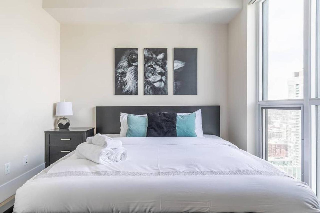 Stunning Views Of Downtown - Luxury High Rise With King Bed! Villa Toronto Exteriör bild