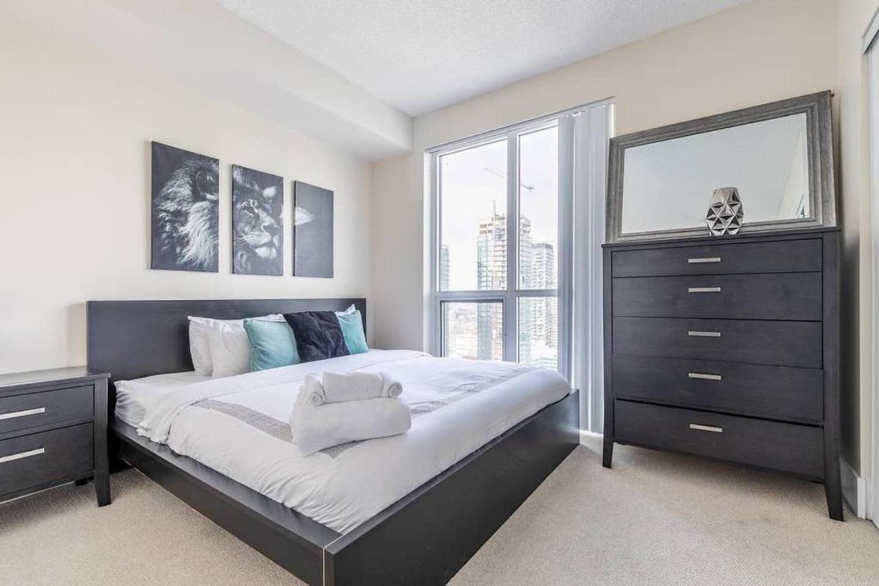 Stunning Views Of Downtown - Luxury High Rise With King Bed! Villa Toronto Exteriör bild
