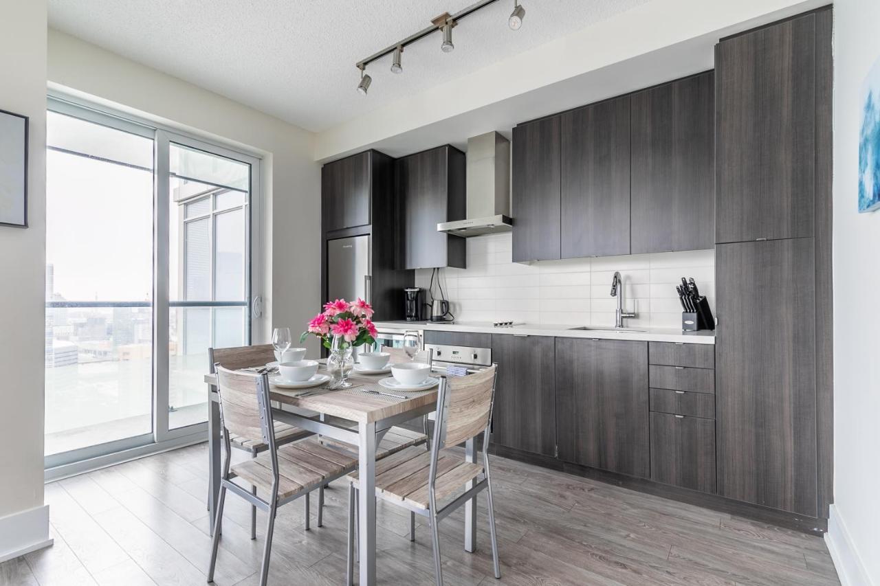 Stunning Views Of Downtown - Luxury High Rise With King Bed! Villa Toronto Exteriör bild