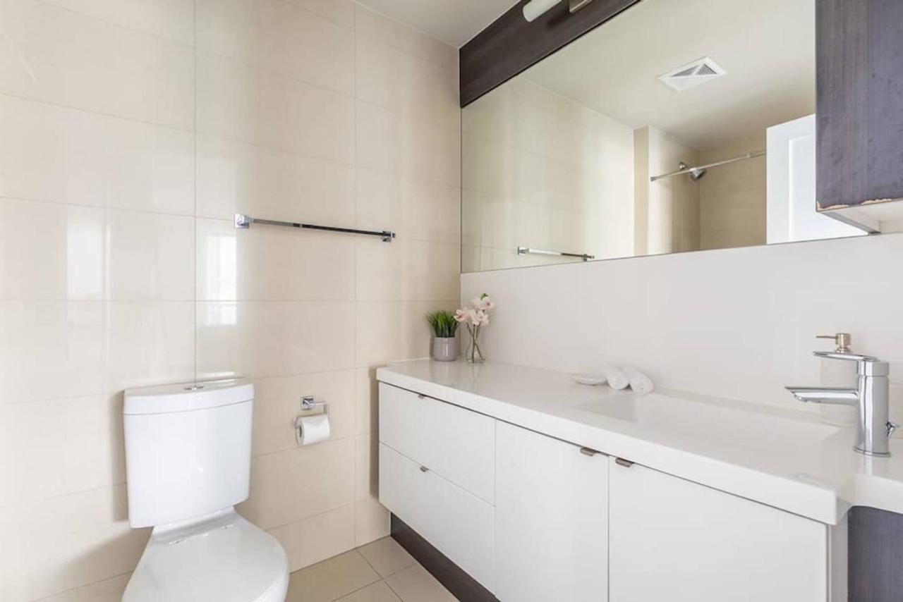 Stunning Views Of Downtown - Luxury High Rise With King Bed! Villa Toronto Exteriör bild